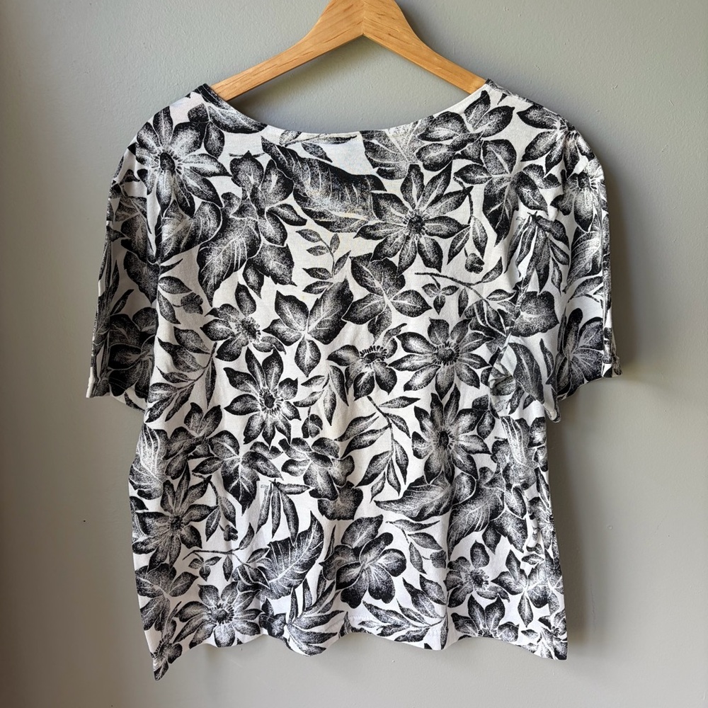 Vintage AREO black And White Women’s Floral Short Sleeve Shirt Size Large - Picture 5 of 8